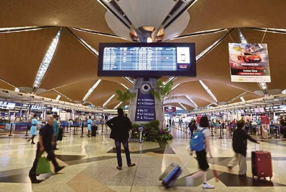 SPRM mengenal pasti penggunaan visa pelancong dalam kalangan warga asing menjadi antara punca utama berlakunya kegiatan 'counter setting'. Gambar hiasan