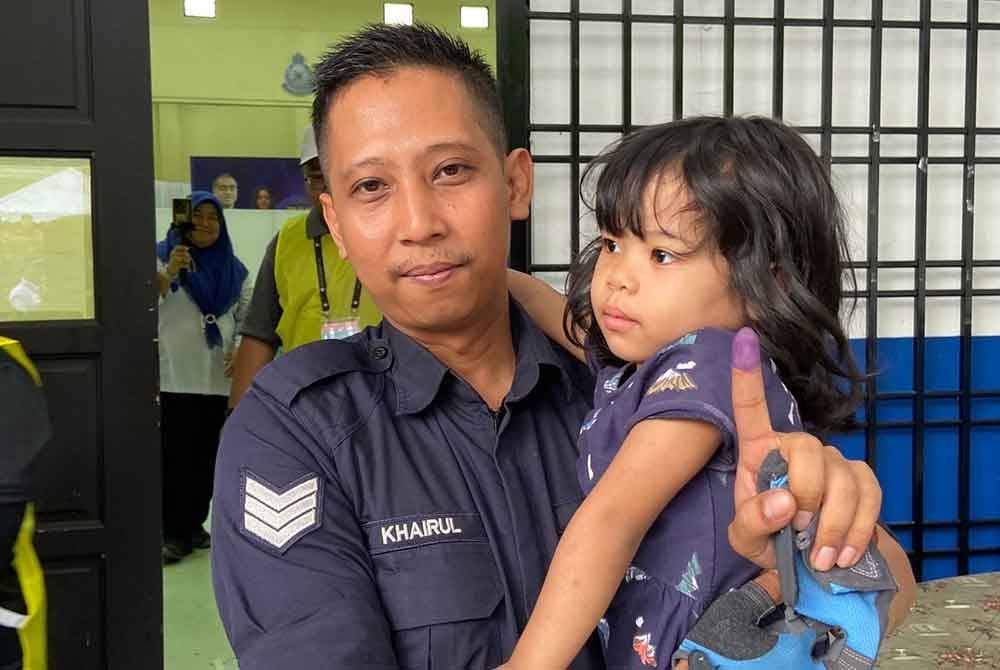 Mohd Khairul selesai mengundi, pada Selasa.