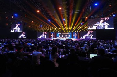 Peserta yang hadir pada NHCCE 2023 mendengar perbincangan oleh panelis jemputan.