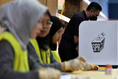 SPR sasar lebih 70 peratus pengundi PRK Mahkota menunaikan tanggungjawab pada Sabtu ini. Foto Bernama