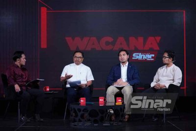 Azli (dua dari kiri) ketika Wacana Sinar edisi 457 bertajuk ‘MoU Kerajaan-Pembangkang: Jambatan atau Tembok?' yang disiarkan secara langsung di platform digital Sinar Harian, bertempat di Studio F, Kompleks Kumpulan Karangkraf, di sini pada Selasa. - FOTO: SINAR HARIAN/ MOHD HALIM ABDUL WAHID.
