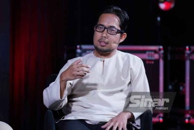Muhammad Faisal ketika Wacana Sinar edisi 457 bertajuk ‘MoU Kerajaan-Pembangkang: Jambatan atau Tembok?' yang disiarkan secara langsung di platform digital Sinar Harian, bertempat di Studio F, Kompleks Kumpulan Karangkraf, di sini pada Selasa. - FOTO: SINAR HARIAN/ MOHD HALIM ABDUL WAHID.