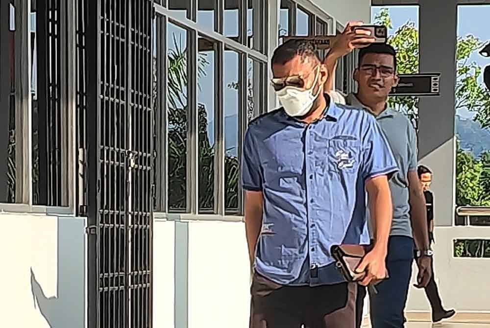 Tertuduh, Fazlizal Kefli Jaamat, 41, bagaimanapun mengaku tidak bersalah di hadapan Hakim, Meor Sulaiman Ahmad Tarmizi selepas kertas pertuduhan dibacakan.