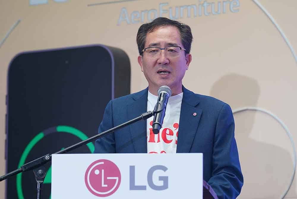 Justin Choi berucap pada Majlis Pelancaran LG PuriCare™️ AeroFurniture pada Rabu. Foto: SINAR HARIAN / MOHD HALIM ABDUL WAHID