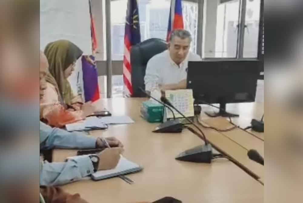 Pertemuan ini turut disertai pemegang taruh lain dan dipengerusikan oleh Pengarah Eksekutif Pengurusan Projek DBKL, Mohamad Hamim.