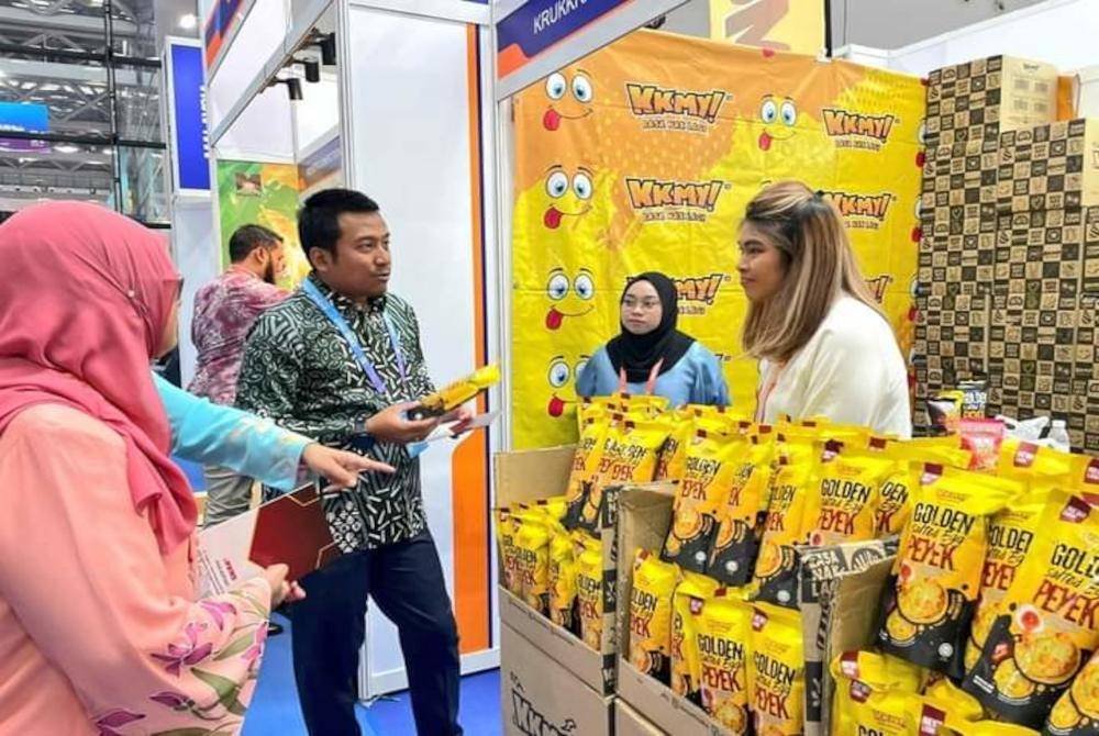 Mohd Najwan melawat reruai sempena China-ASEAN Expo.