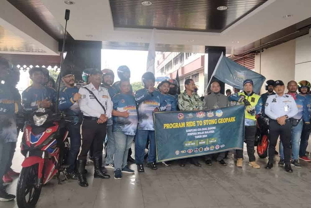 Peserta Konvoi Ride To Stong Geopark bergambar sebelum pelepasan ke lokasi itu.