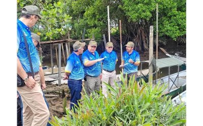 Ketua Perangkawan, Datuk Seri Dr Mohd Uzir Mahidin (kanan) memberikan penerangan kepada delegasi Uzbekistan mengenai pengoperasian pelaksanaan banci. 