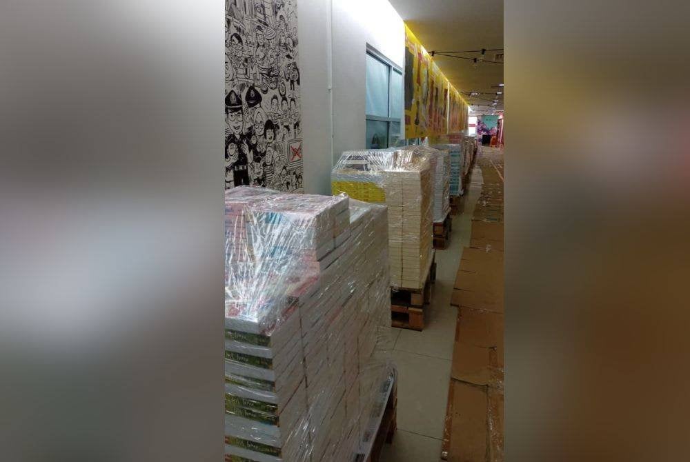 Pengunjung akan menerima diskaun sehingga 80 peratus bagi tajuk-tajuk buku tertentu sepanjang jualan gudang berlangsung.