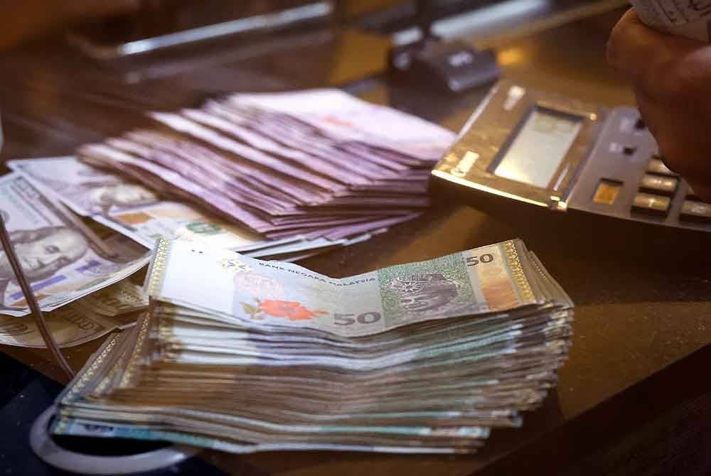 Pada 8.03 pagi ini, mata wang tempatan itu diniagakan lebih mengukuh pada paras 4.1235/1320 berbanding 4.1430/1485 pada akhir urus niaga pada Khamis.Gambar hiasan