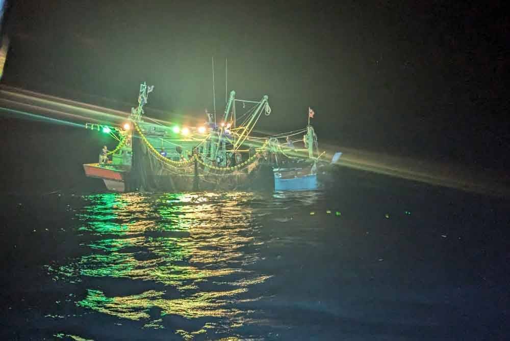 Sementara itu vesel kedua pula ditahan di Muara Tok Bali pada jam 4.20 pagi 19 September lalu.