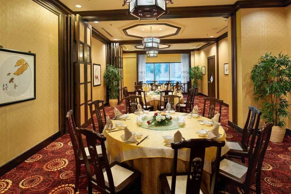 SIJIL Pengesahan Halal Malaysia yang diperolehi dari Jakim mengukuhkan lagi imej Restoran Cina Tung Yuen.