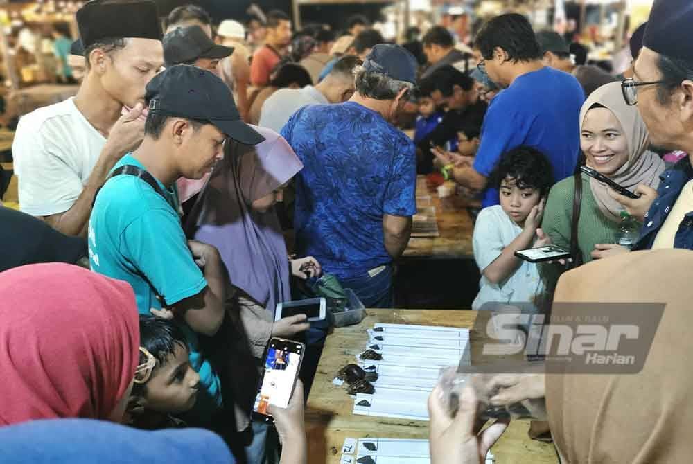 Sebahagian peserta dan pengunjung yang membanjiri tapak perniagaan Nostalgia Studio Jalan Ampas (NoSJA) untuk menyaksikan 'Siputrace'.