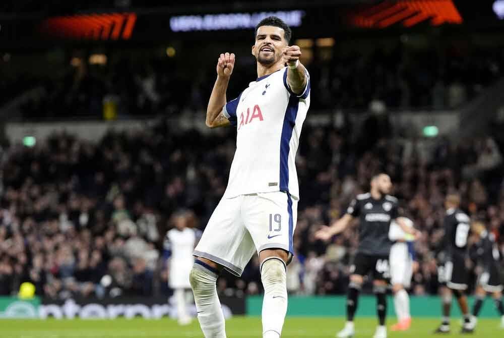 Solanke meraikan jaringan ketiga semasa perlawanan Liga Europa, Tottenham menentang Qarabag FK. Foto: Agensi