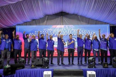 Di atas kertas, peluang calon Barisan Nasional (BN) bagi Pilihan Raya Kecil (PRK) Dewan Undangan Negeri (DUN) Mahkota Syed Hussien Syed Abdullah untuk menang pada PRK itu lebih cerah jika dibandingkan dengan lawannya. - Foto Bernama