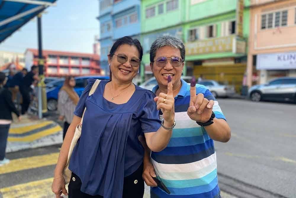 Pasangan suami isteri, Yap Kok Yoon dan Wong Hoong Nooi.