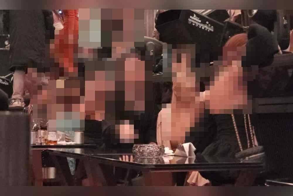 Antara individu warga asing yang diperiksa dalam serbuan di sebuah pusat hiburan dekat ibu kota pada Sabtu.