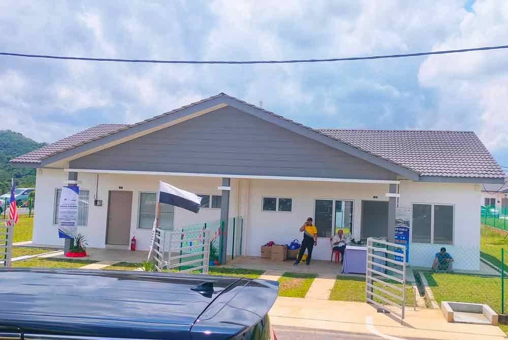 Sebanyak 100 unit rumah PR1MA Pahang di Kuala Lanar Indah Jaya, Lipis sudah siap dan diserahkan kepada pembeli, pada Sabtu.