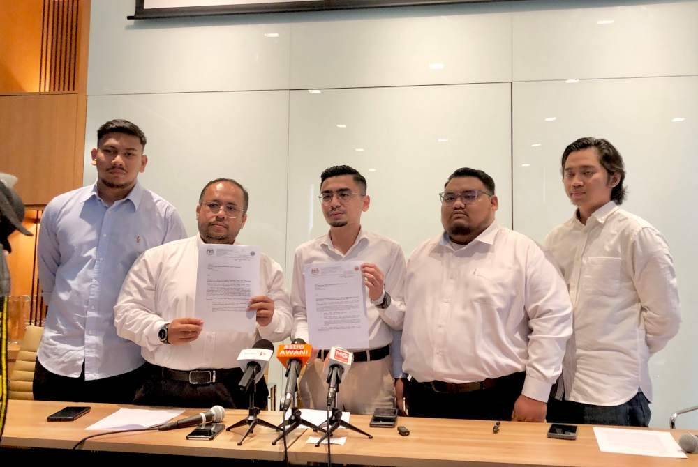 (Dari kiri) Timbalan Pengerusi GPMS Perak, Muhammad Meffzal Mohd Sazwan; Pengerusi GPMS Pulau Pinang, Mohd Nur Azri Kamarudin; Mohd Hidayat (tengah); Wakil GPMS Perlis, Mohamad Uweis Qarnie Mohamad Shukri dan Pengerusi GPMS Negeri Sembilan, Shahriman Ramly.