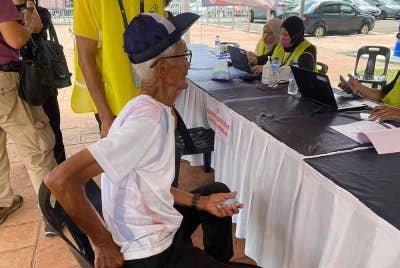 Semakan mendapati Siew Soon sebenarnya adalah pengundi DUN Mengkibol.