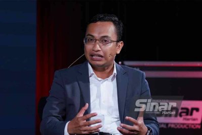 Mohammad Tawfik ketika program Interviu bertajuk ‘Biru yang Mana Satu?’ yang berlangsung di Kompleks Kumpulan Karangkraf pada Sabtu.