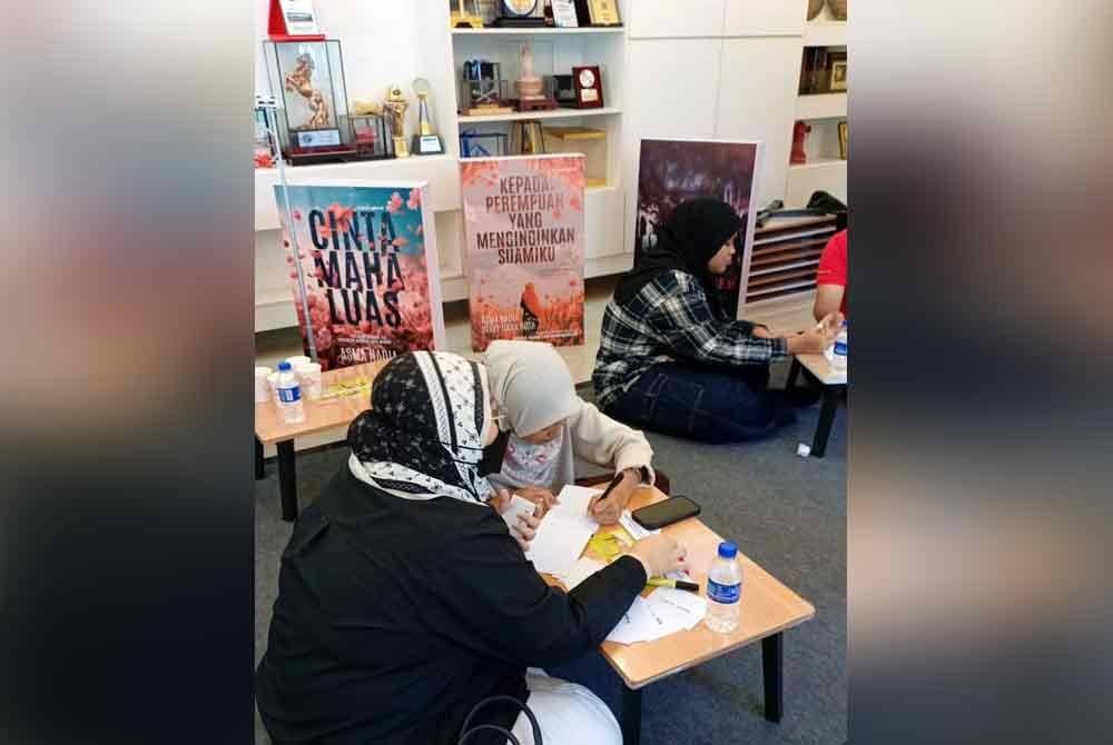 Aktiviti penulis-peminat di Bookish Fun Day sempena Jualan Gudang Karangkraf 2024 pada Sabtu.