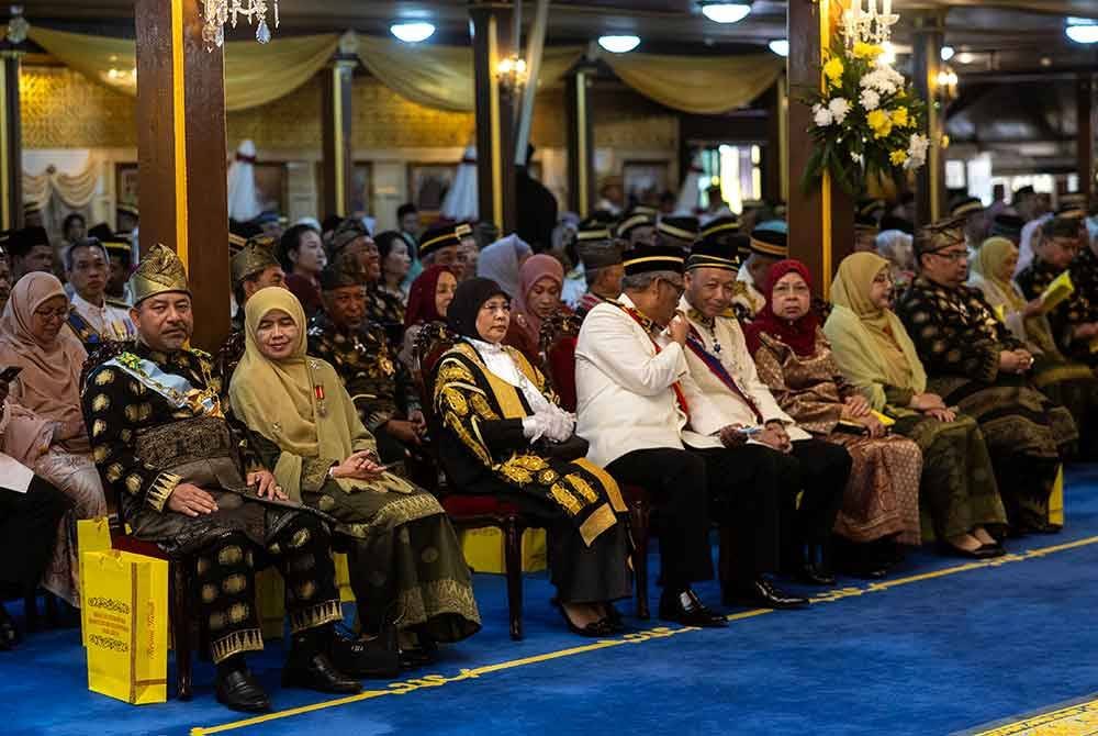 Suasana sekitar Istiadat Pengurniaan Kehormatan Kebesaran Negeri sempena ulang tahun hari keputeraan Sultan Kelantan Sultan Muhammad V Yang Ke-55 yang berlangsung di Istana Balai Besar hari ini. - Foto: Bernama