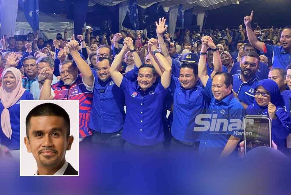 Syed Hussien Syed Abdullah (tiga dari kanan) dan Menteri Besar Johor, Datuk Onn Hafiz Ghazi (empat dari kanan) serta pemimpin BN meraikan kemenangan parti itu pada PRK Mahkota di Bilik Gerakan Utama (BGU) BN. Foto Sinar Harian/HIDAYAH HAIROM, gambar kecil: Hafiz Ariffin