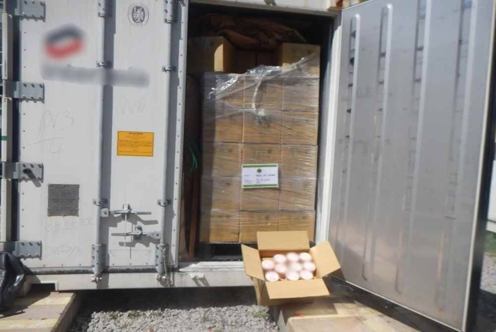 Maqis Pulau Pinang mengarahkan kontena dagangan ini berpatah balik ke negara asal.