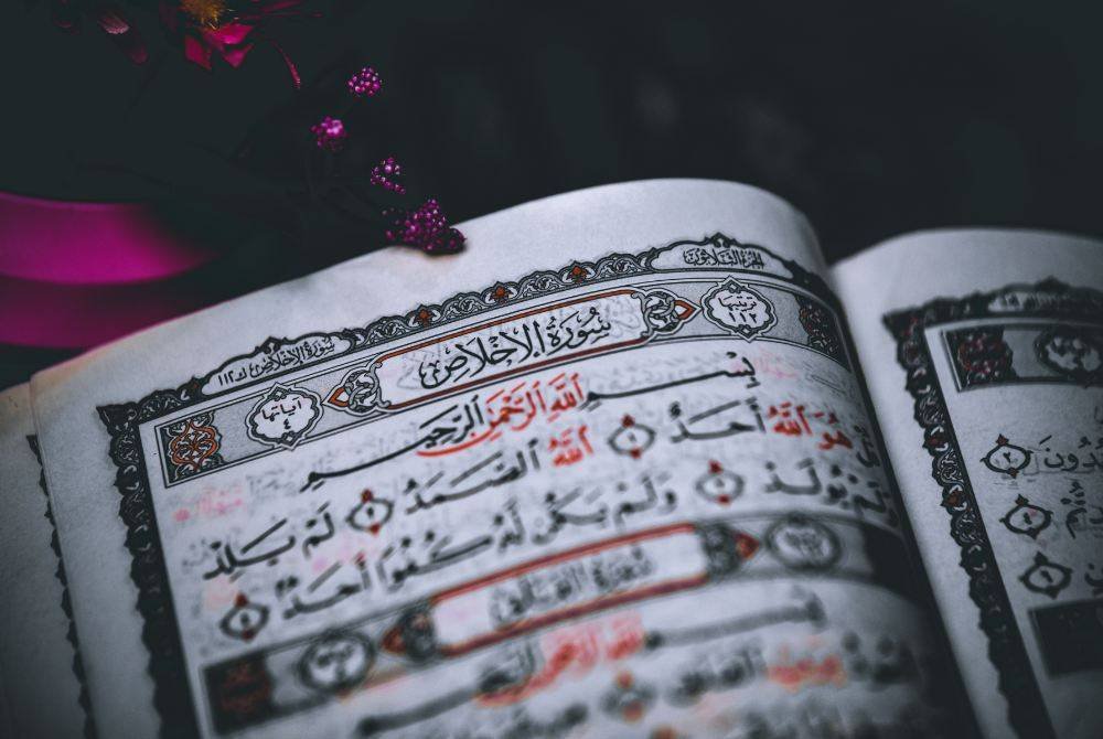 LAFAZ 'Hu' diambil sempena ganti nama 'dia' yang merujuk kepada ALLAH SWT. Foto CANVA