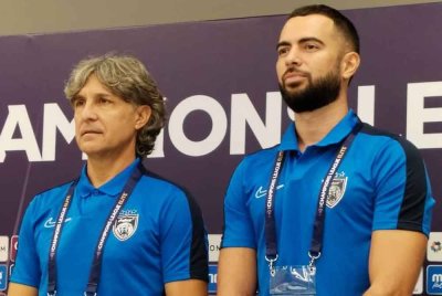 Bidoglio (kiri) dan Jordi pada sidang akhbar berkenaan.