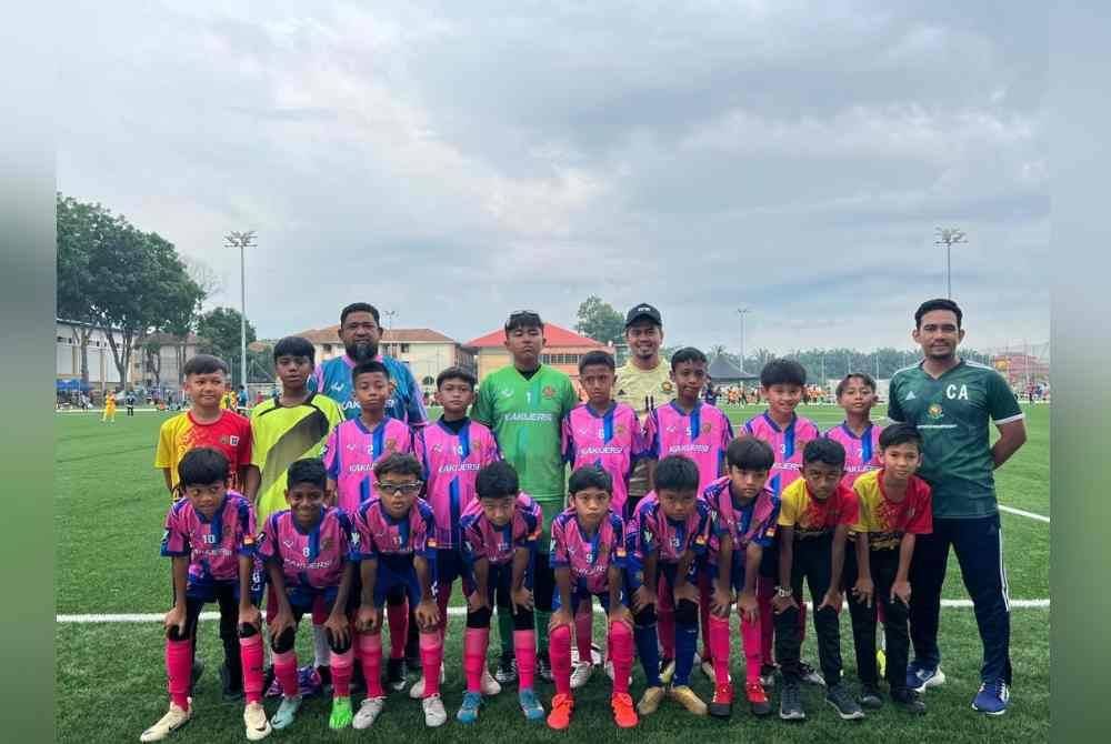 Asyraf, barisan pengurusan dan pemain yang mengalas cabaran SK Seri Selangor bagi saingan Piala Raja Muda Selangor tahun ini.