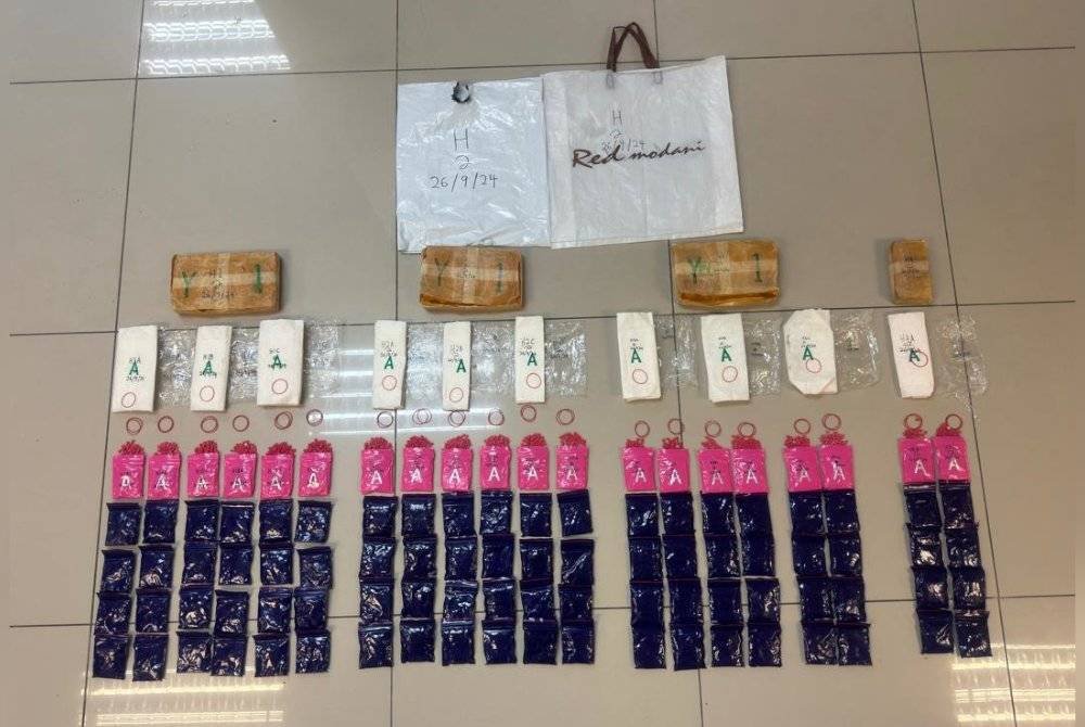 Sebanyak 20,000 biji pil yaba bernilai RM180,000 dirampas daripada seorang remaja di Kampung Banggol Kulim, di sini pada Khamis.