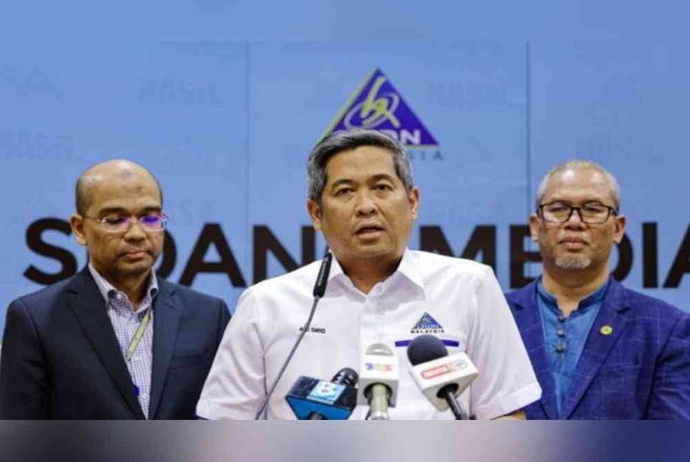 Abu Tariq (tengah) berkata, LHDN memperuntukkan dana yang besar dalam membangunkan sistem e-Invois. Foto Bernama