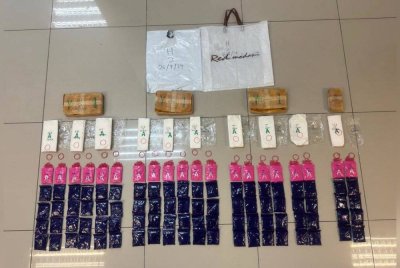 Sebanyak 20,000 biji pil yaba bernilai RM180,000 dirampas daripada seorang remaja di Kampung Banggol Kulim, di sini pada Khamis.