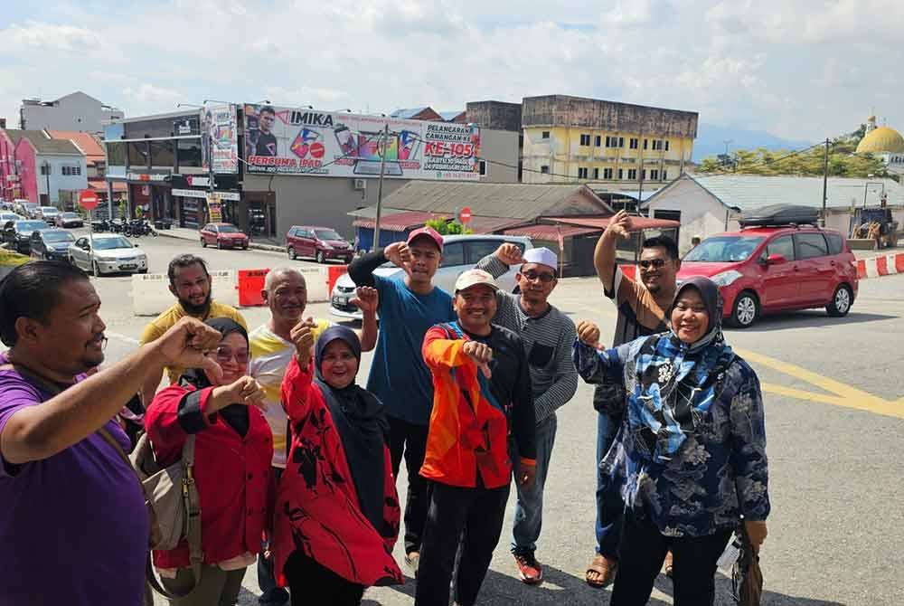 Peniaga sekitar pekan Tapah mahu sistem lalu lintas dikembalikan semula kepada asal bagi kelangsungan perniagaan mereka.