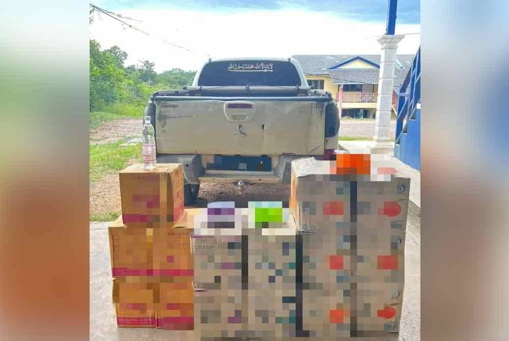 Hasil pemeriksaan ke atas kenderaan tersebut telah menjumpai pelbagai barangan runcit seludup yang bernilai RM3,000.