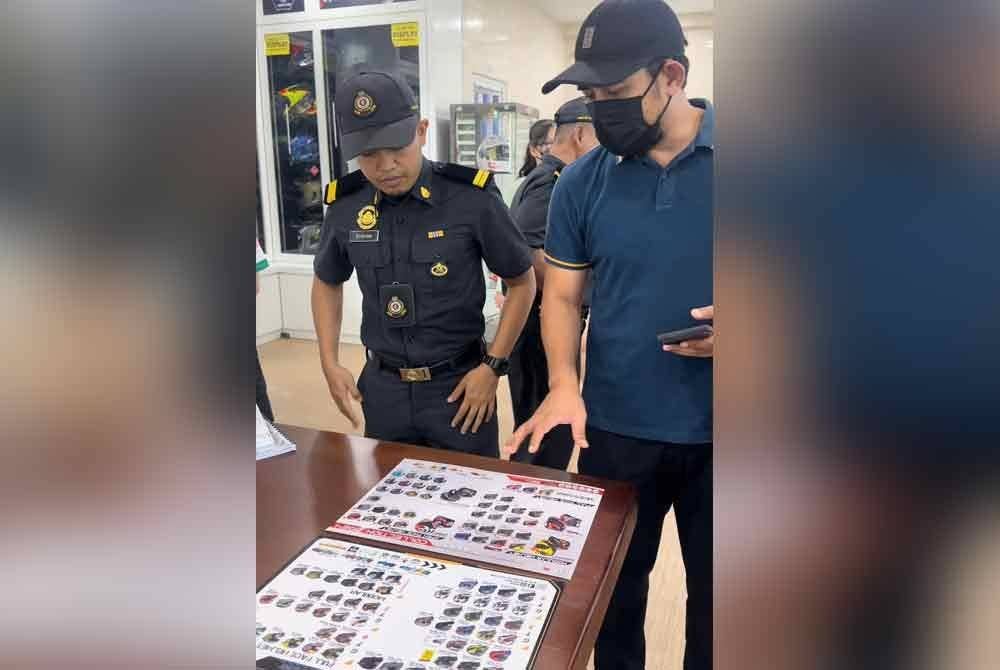 Rampasan itu dibuat dalam operasi bersama wakil pemilik hak cipta selepas menerima aduan berhubung perkara itu.