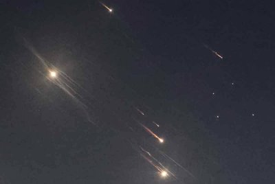 Peluru berpandu yang dilancarkan Iran melanda Tel Aviv, Israel dalam serangan balas terbesar tidak pernah berlaku oleh Teheran. Foto AFP