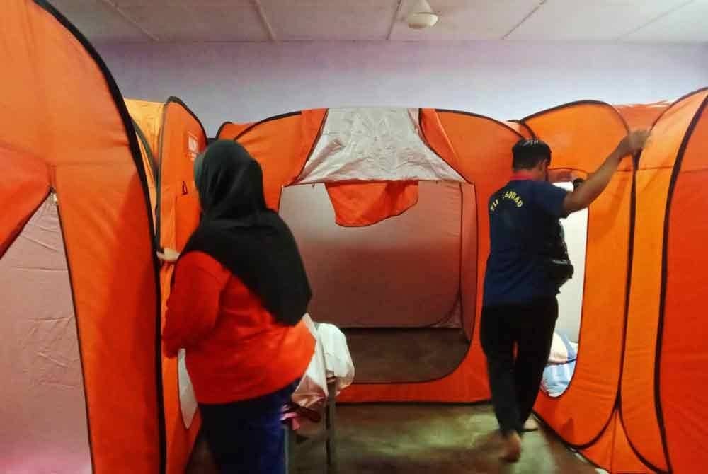 PPS di Sekolah Kebangsaan Changkat Lobak, Bagan Serai dibuka bagi menempatkan 34 penduduk yang terlibat banjir. Foto: APM Perak