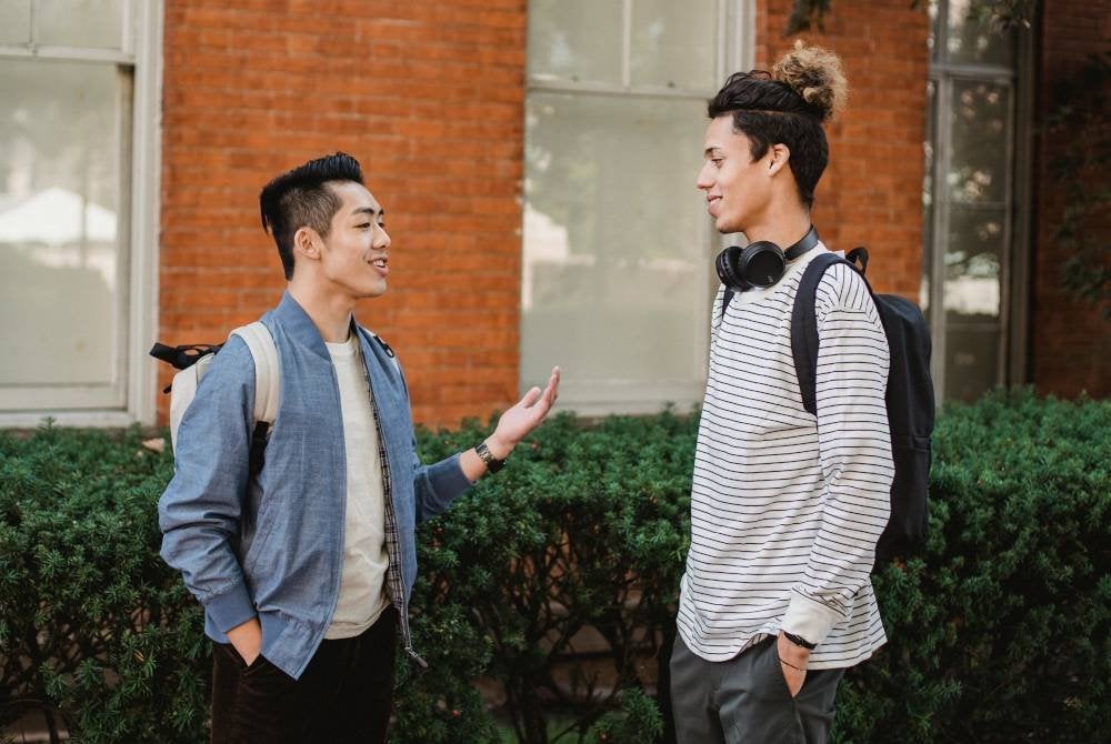 UMAT Islam perlulah menunjukkan akhlak dan budi pekerti yang baik apabila bersama dengan non-Muslim dan tidak menghina agama mereka. Foto PEXELS