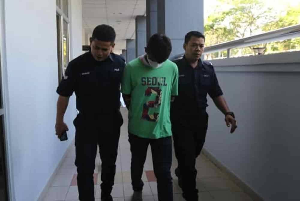 Seorang anggota polis mengaku tidak bersalah di Mahkamah Majistret di sini pada Jumaat atas pertuduhan memeras ugut seorang wanita pada Oktober tahun lalu.