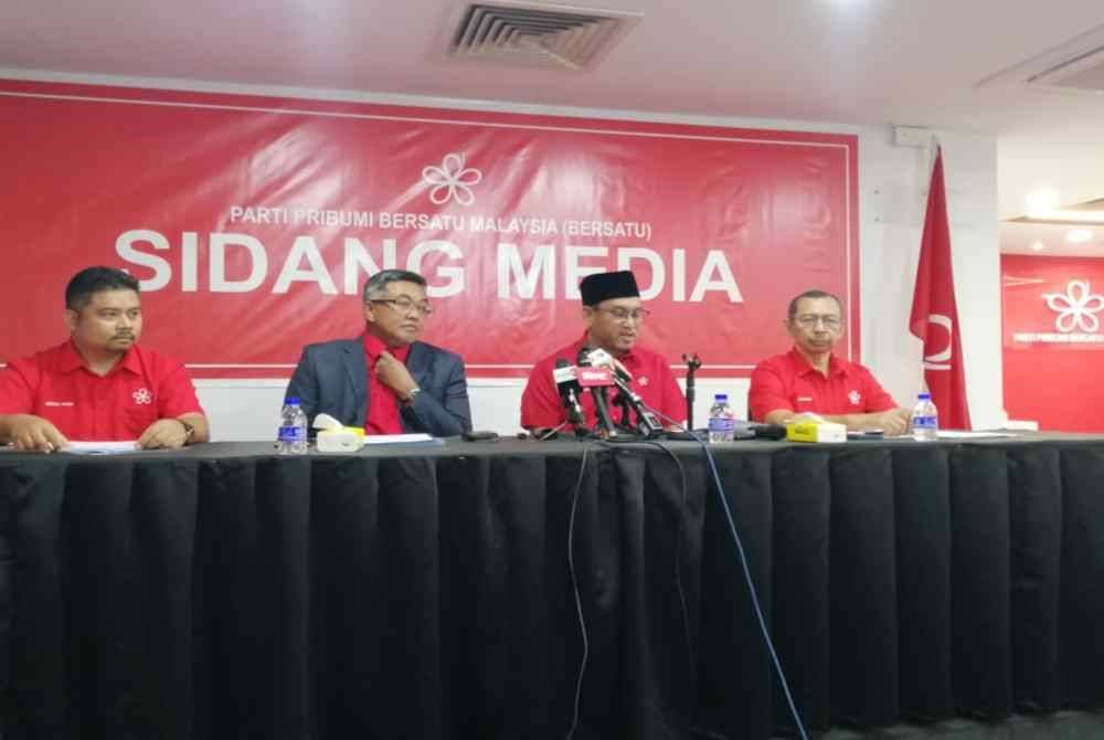 Saiful Adli (dua dari kiri) pada sidang akhbar Pemilihan Parti Bersatu 2024-2027 pada Jumaat.
