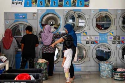 Dobi termasuk dalam 28 kawasan larangan merokok menerusi Akta Kawalan Produk Merokok Demi Kesihatan Awam 2024 (Akta 852). Gambar hiasan
