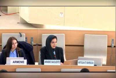 Asya Baakdah (dua dari kiri) mengulangi penolakan tegas Arab Saudi terhadap situasi tragis itu dan menekankan keperluan mendesak untuk menamatkannya. Foto: X Saudi Arabia Mission to the UN in Geneva