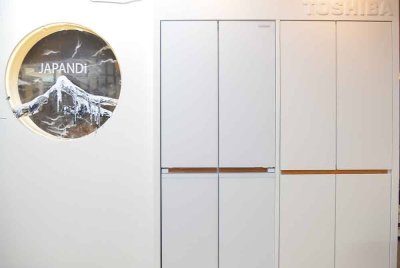 Peti sejuk Japandi dilengkapi dengan reka bentuk 'SeamlessFit slot-in' yang dapat membantu mengoptimumkan ruang dapur dengan sentuhan gaya hidup moden.