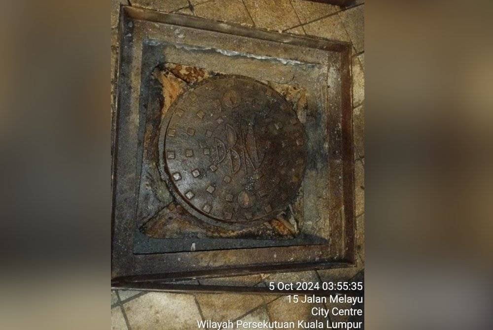 Penutup lurang yang hilang telah digantikan IWK.