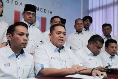 Mohamad Hairul (hadapan,dua dari kiri) pada Sidang Media Majlis Pimpinan Negeri Parti Keadilan Rakyat (PKR) Negeri Perak berkenaan Barisan Kepimpinan Baharu MPN PKR Perak hari ini. Foto Bernama