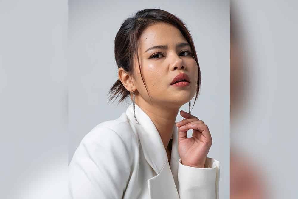 Bangkit dari kekecewaan lalu, Ora Fiza memegang erat pesanan yang ditinggalkan arwah ayah dan ibu.