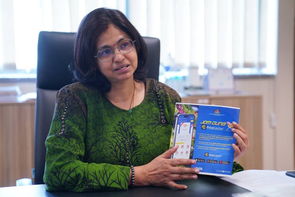 Selvi menunjukkan penggunaan Price Catcher.